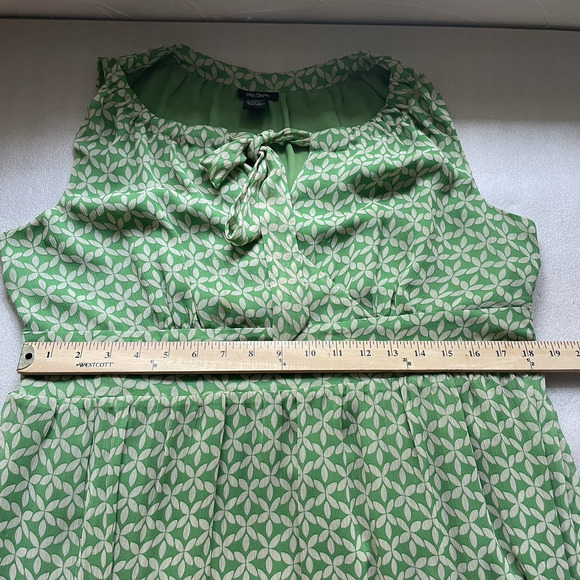 Green Patterned Sleeveless Dress - Picture 10 of 11